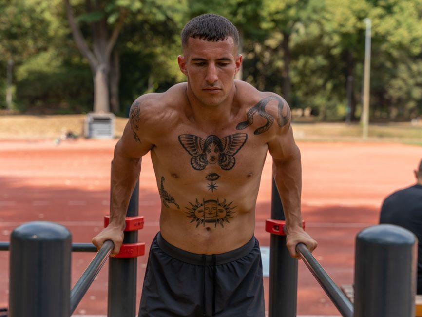 Best Upper Body & Calisthenics Apps in 2026: Thenx, Fitbod, Caliber & Calisteniapp