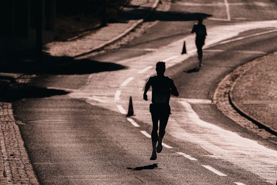 Best Apps for Marathon Training From Scratch in 2026: Runna, Nike Run Club & More