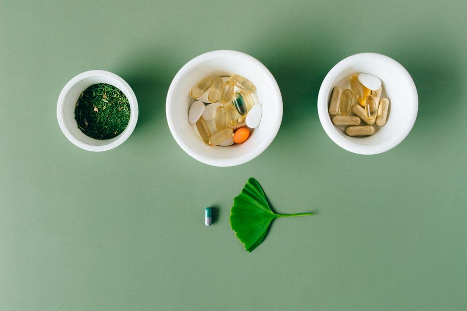 Dietary Supplements Guide 2026: Regulation, Third-Party Testing, Timing & Labels